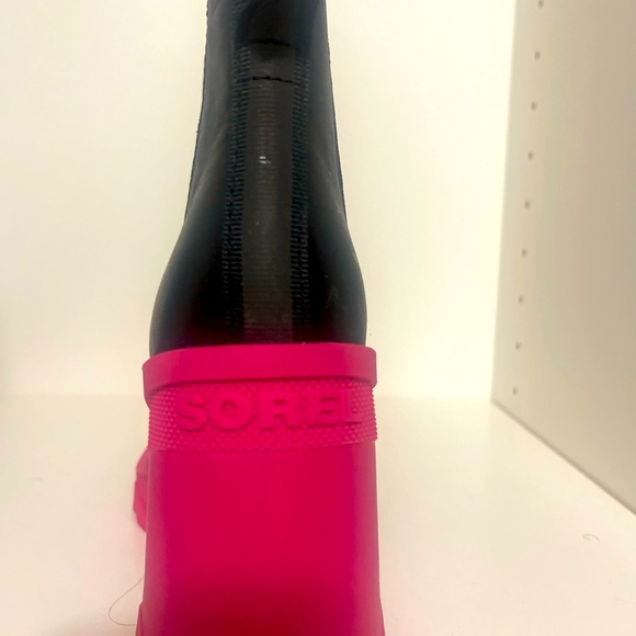 Gently used Sorel boots - Picture 4 of 4